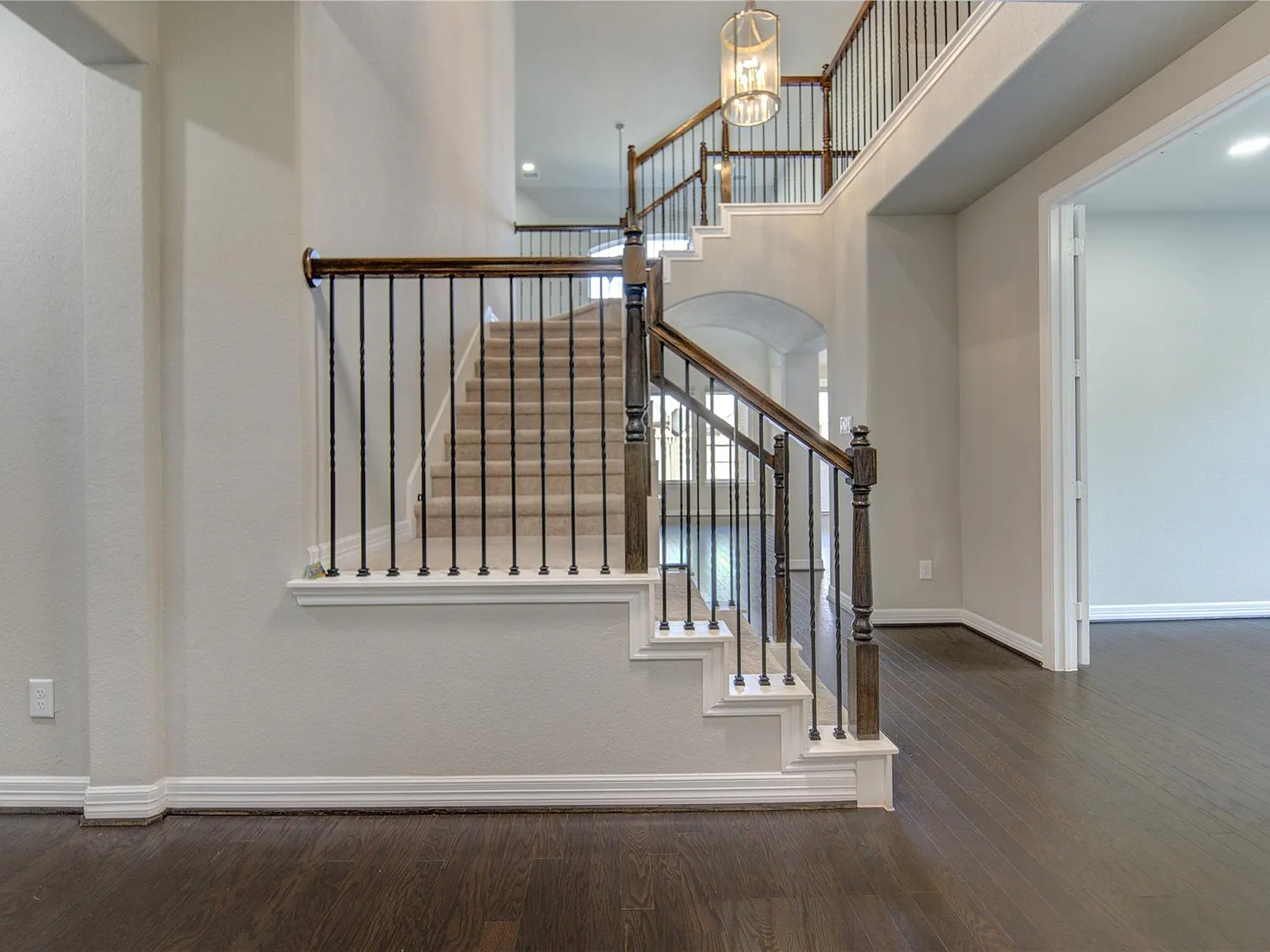 5 bed, 4.5 bath, 3262 sqft, $3,350 — Photo 4