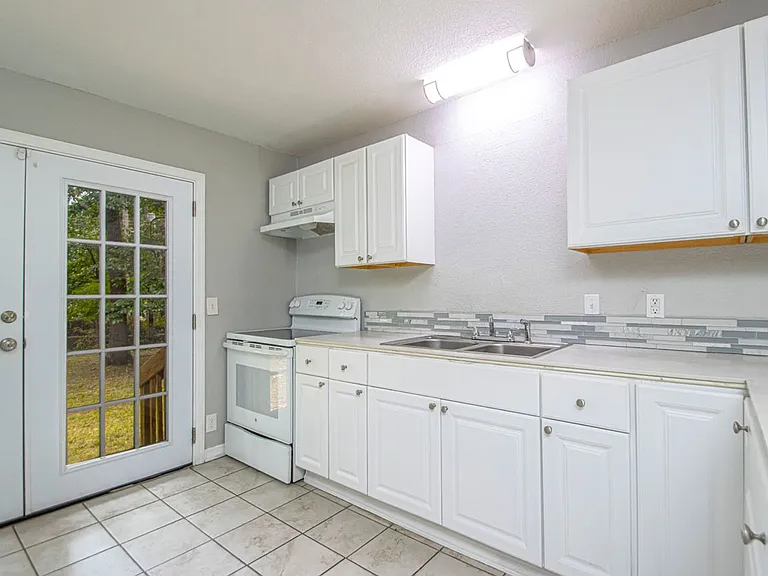 4900 Trinity Dr — Photo 18