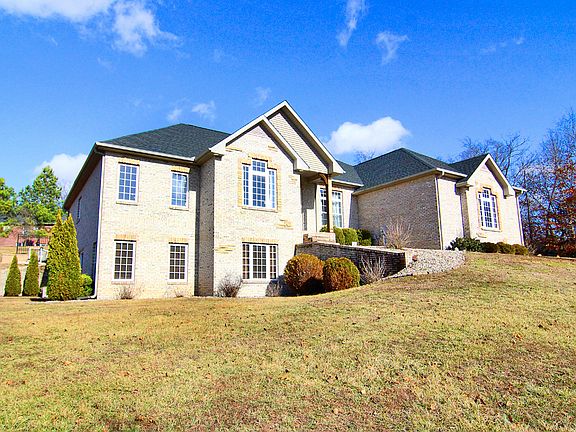 2nd image of 2068 Sussex Dr