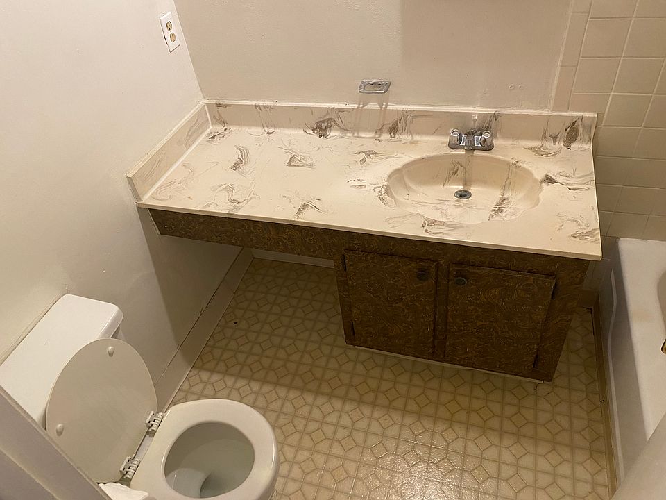 2nd image of 2811 SW Archer Rd Unit H058