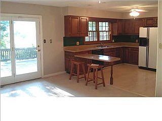 4th image of 707 Carole Pl