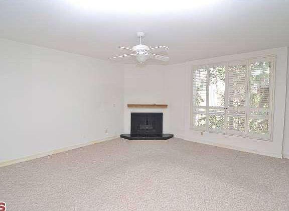 2nd image of 5333 Zelzah Ave APT 238