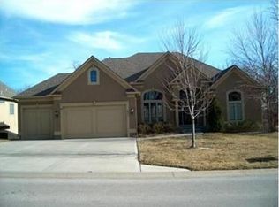 8821 N Glenwood Ave, Kansas City, MO 64157