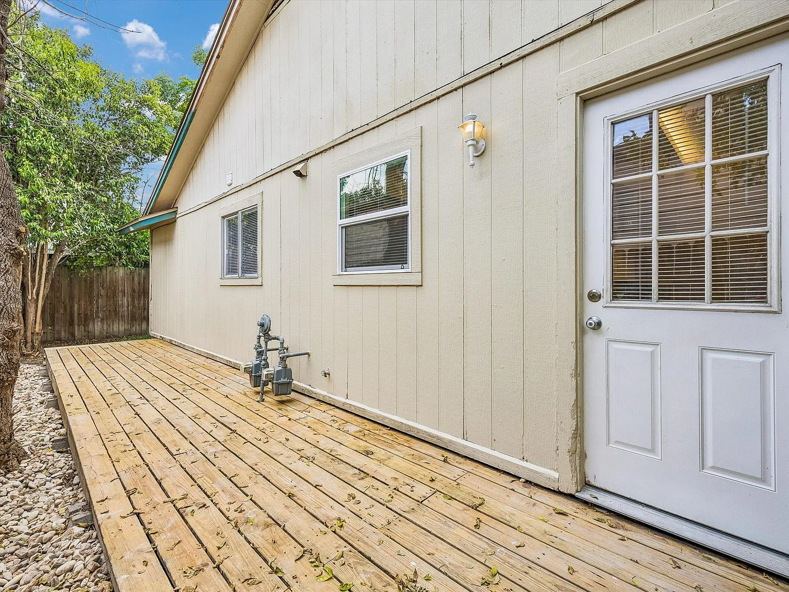 2 bed, 1.0 bath, 1773 sqft, $1,425 — Photo 3