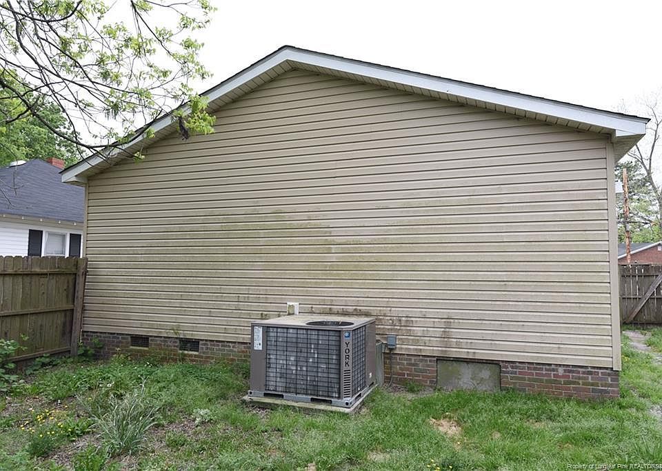 2nd image of 515 E 8th St