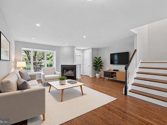 2nd image of 1202 Harbour Ridge Ln