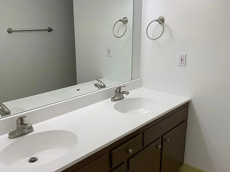345 Spring St — Photo 10
