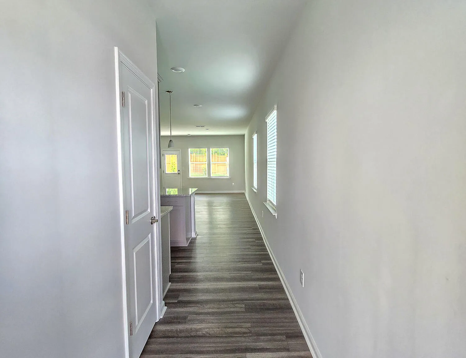 3 bed, 2.5 bath, 2060 sqft, $2,395 — Photo 2