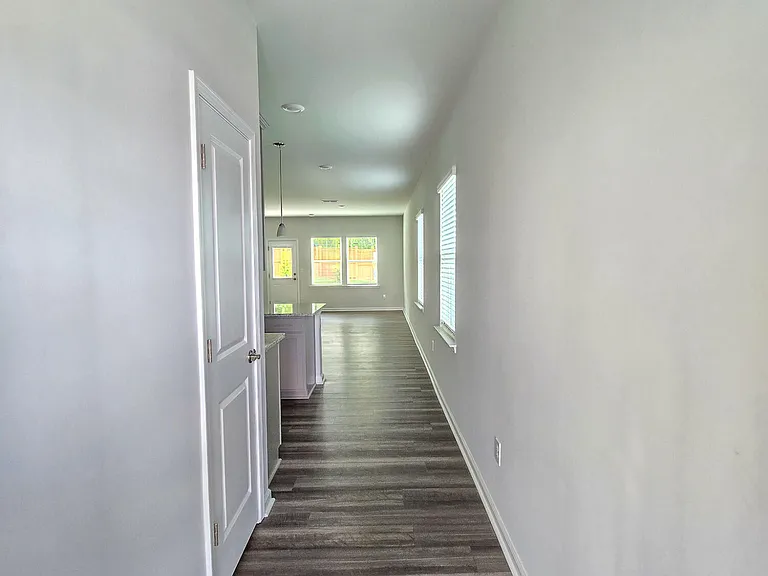 1117 Everton Ave — Photo 2