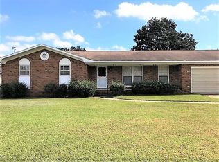 706 Meadowridge Dr, Warner Robins, GA 31093