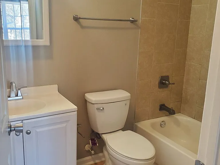 1136 Drew St — Photo 13