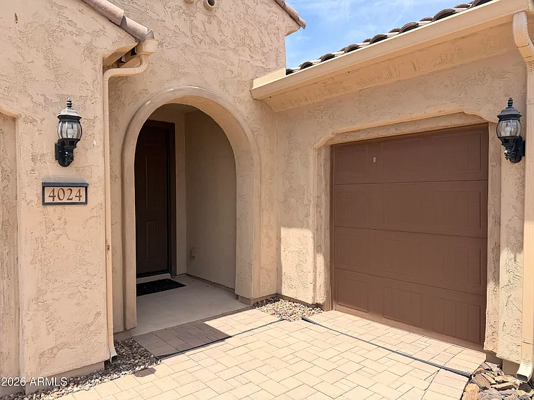 4024 N Cottonwood Dr — Photo 3