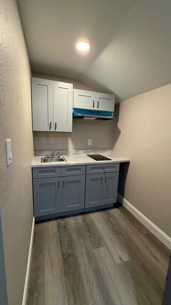 Studio, $750 — Photo 4