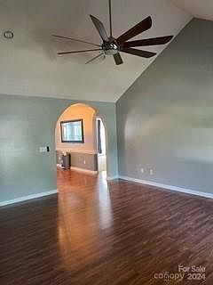 3rd image of 818 Savannah Place Dr