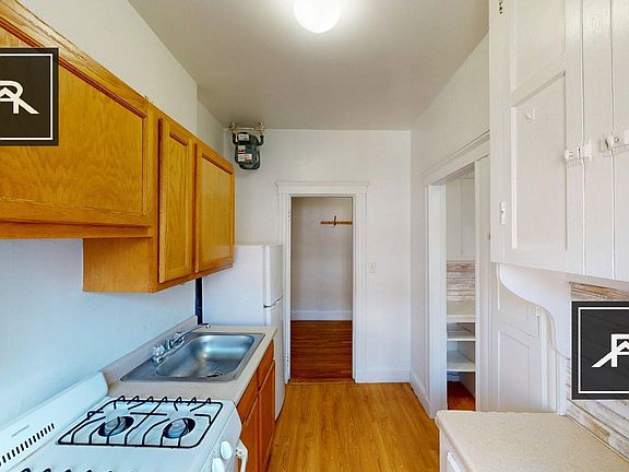 3rd image of 68 Chiswick Rd #17