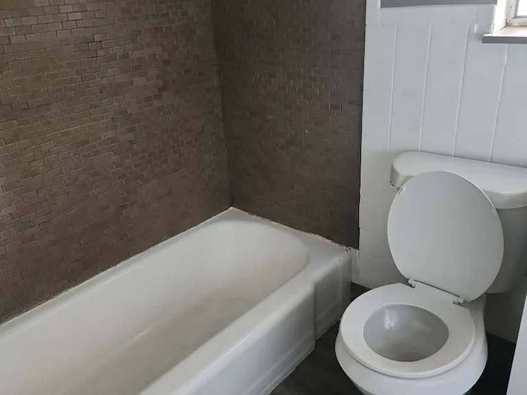 Holston Apartments — Photo 19