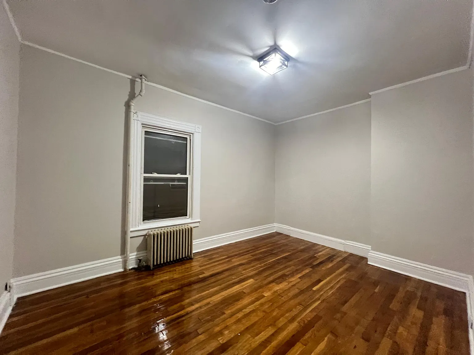 3 bed, 1000 sqft, $2,050 — Photo 3