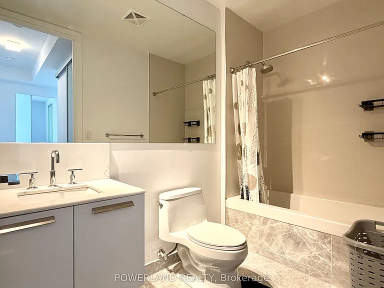 42 Charles St E #LPH4705 — Photo 9