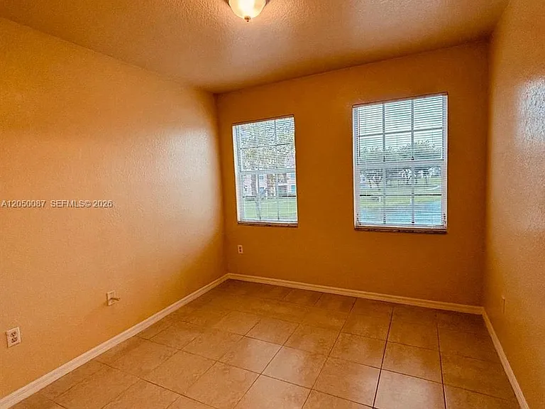 2403 Belmont Ln #2403 — Photo 5