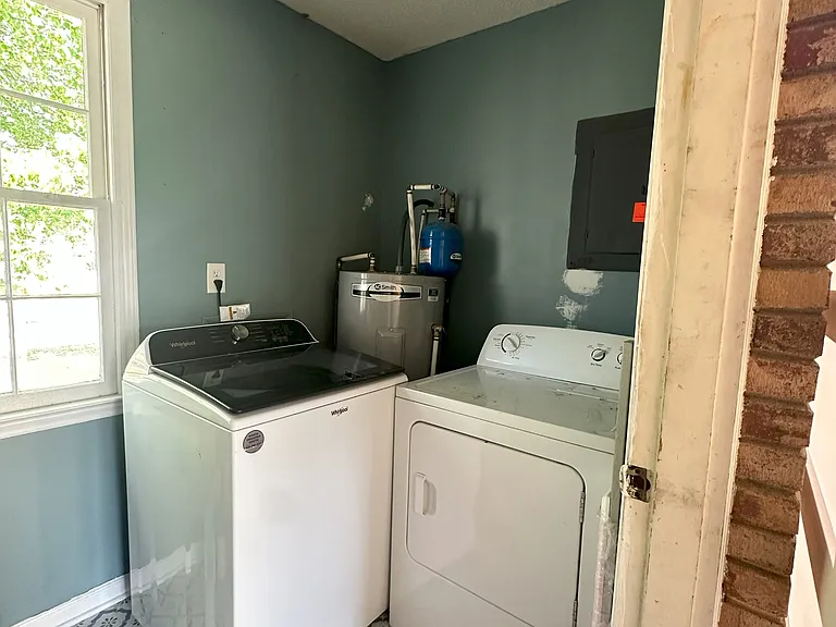 400 Wesley Dr — Photo 10