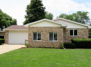 99 N Maple St, Manteno, IL 60950