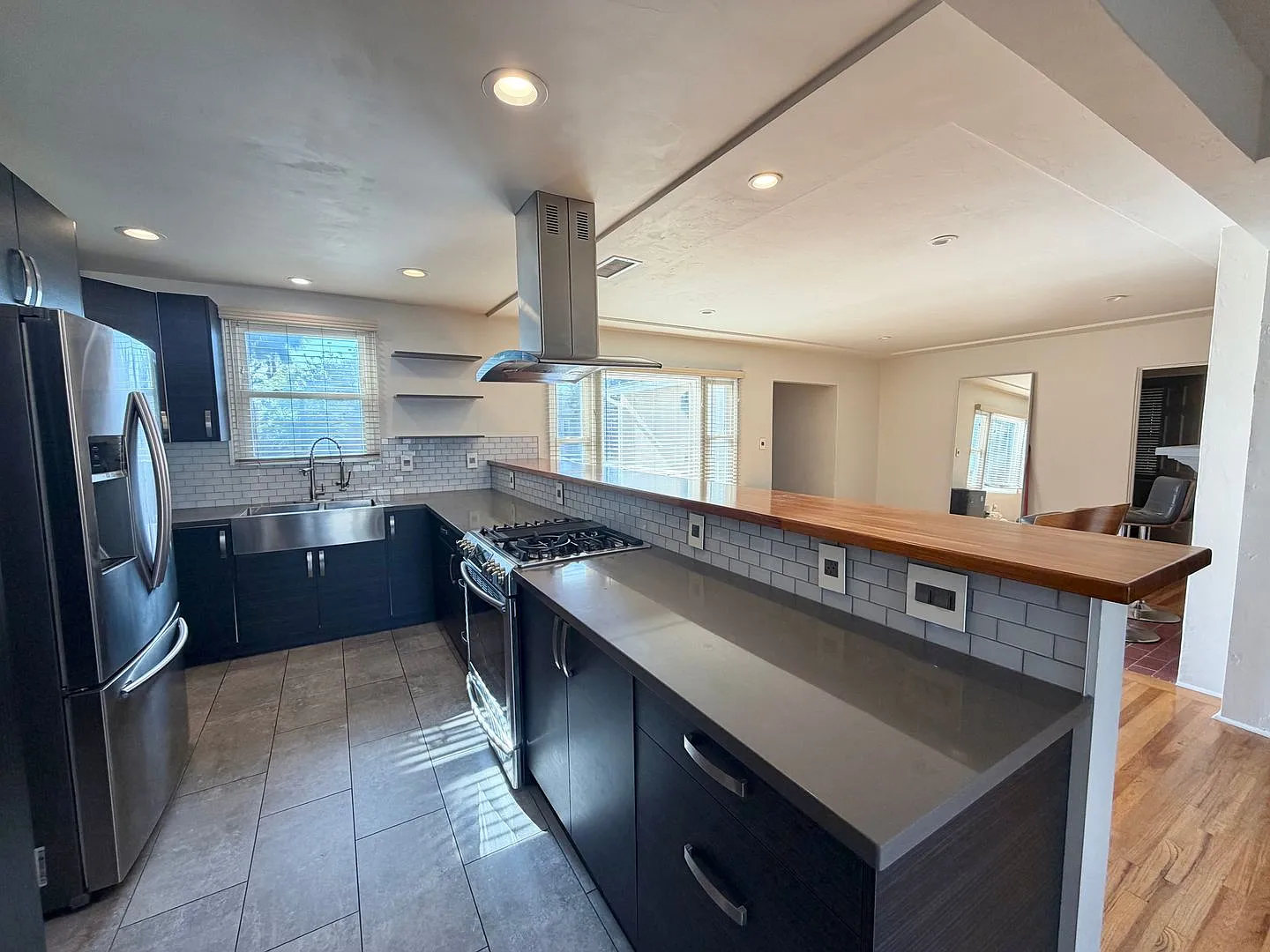 Talmadge Retreat 3BD/2BA with Pool and Solar — Photo 3