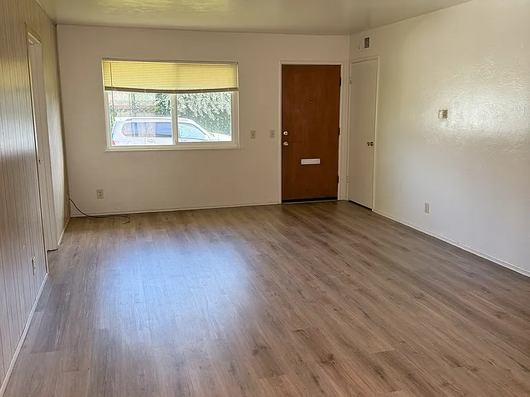 1151 Madrone Way — Photo 3