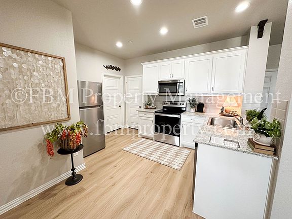 4th image of 2077 Luna Dr