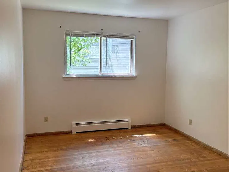 210 N Summit St #3 — Photo 5