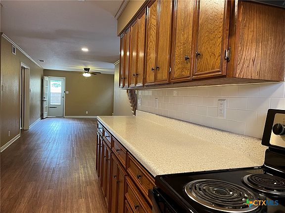 4th image of 105 Blanco St