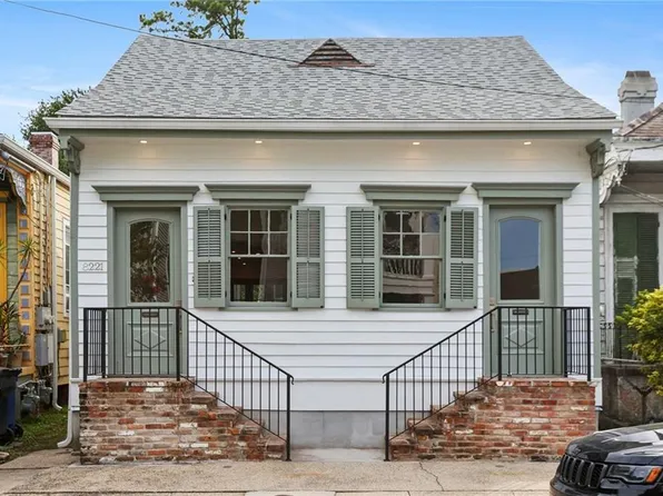 8221 Maple St, New Orleans, LA 70118