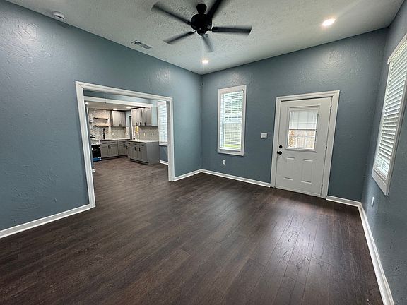 3rd image of 215 NE 10th Ave #215