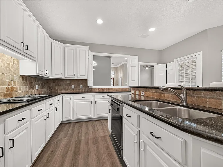 14303 Reissen Ln — Photo 21