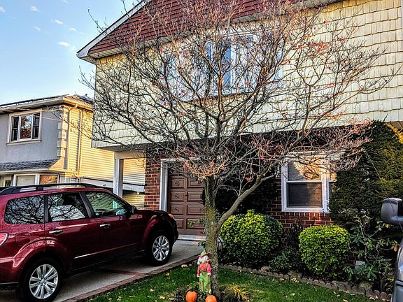 2nd image of 340 Dongan Hills Ave