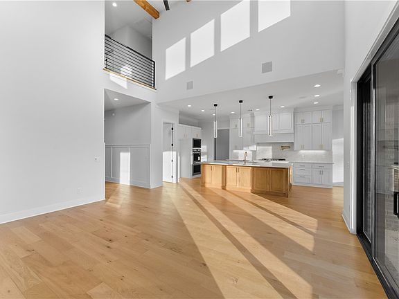 4th image of 3707 SW Radiance Ave