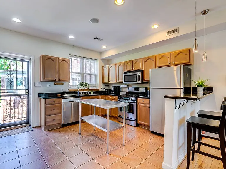 541 Florida Ave NW #A — Photo 6