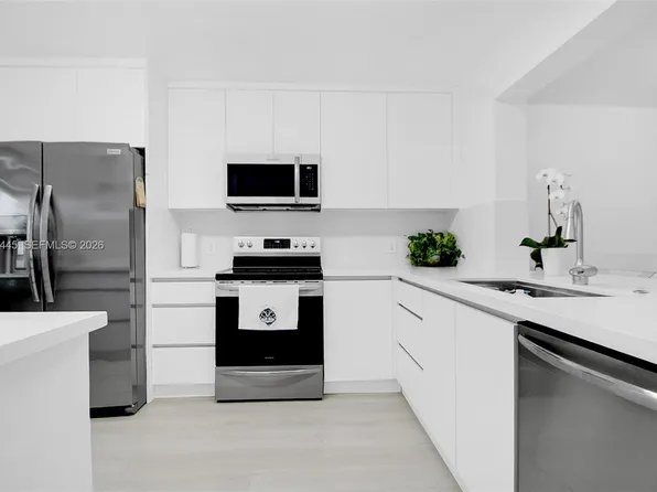 700 SW 137th Ave APT 303H, Pembroke Pines, FL 33027