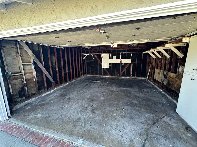 15123 Kornblum Ave — Photo 21