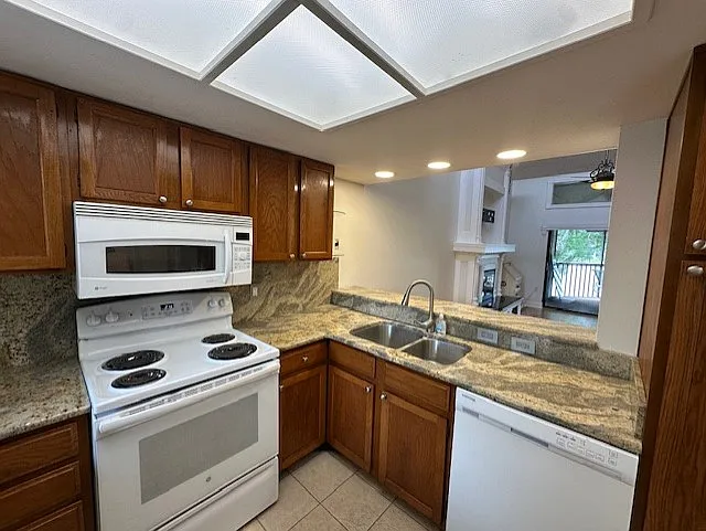 222 Woodlake Wynde #222 — Photo 10