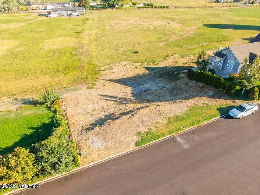 526 Merclyn Ln photo 1