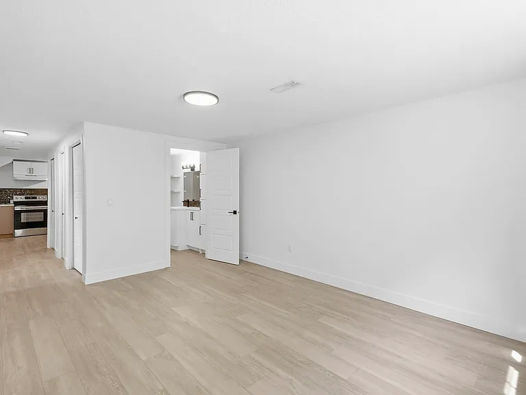 1007 16a St NE #B — Photo 3
