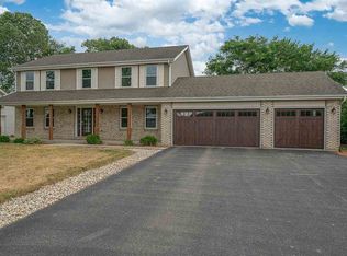 9457 River View Trl, Roscoe, IL 61073