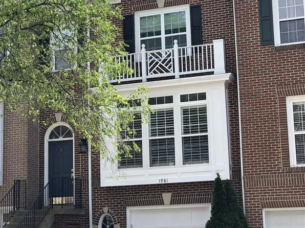 1981 Logan Manor Dr, Reston, VA 20190