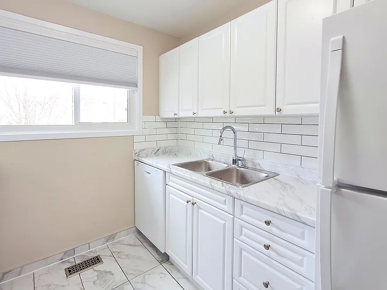1025 Nesbitt Cres — Photo 6