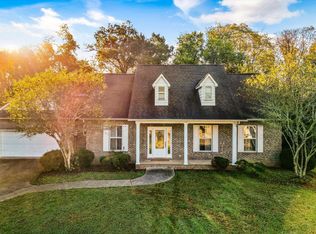 1812 Crazy Horse Dr, Maryville, TN 37801