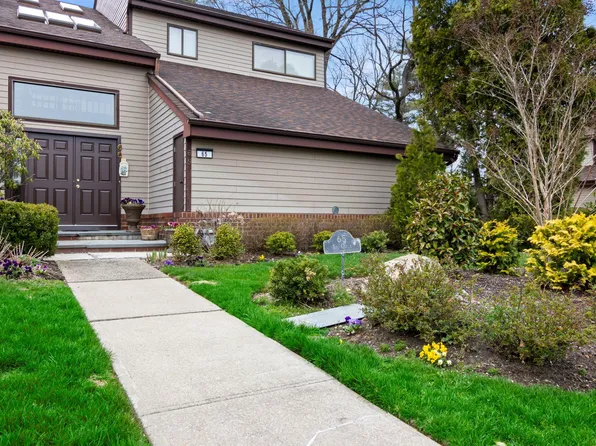 65 The Circle #65, Glen Head, NY 11545