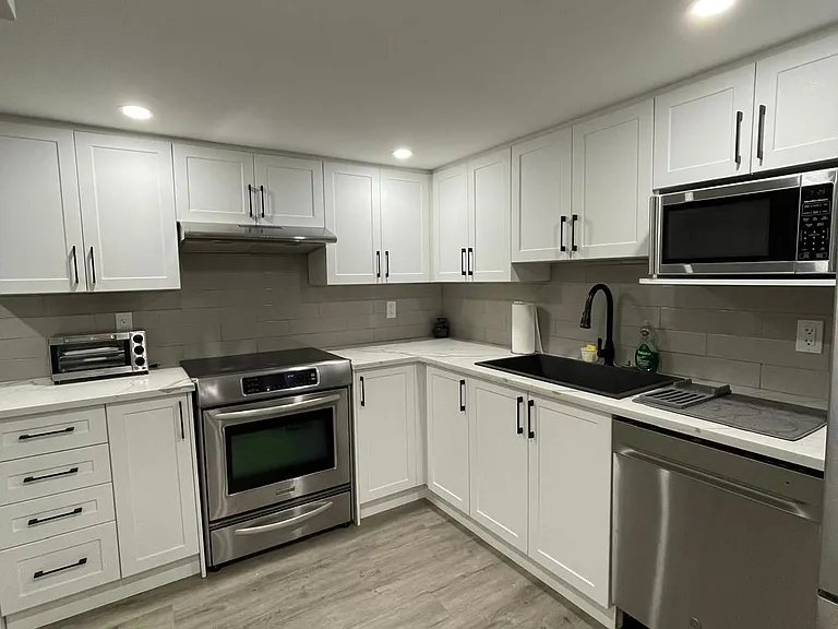 1387 Sault St #B — Photo 5