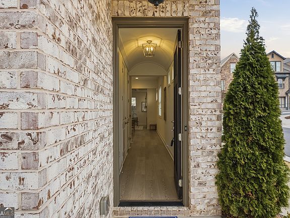 3rd image of 110 Via Roma