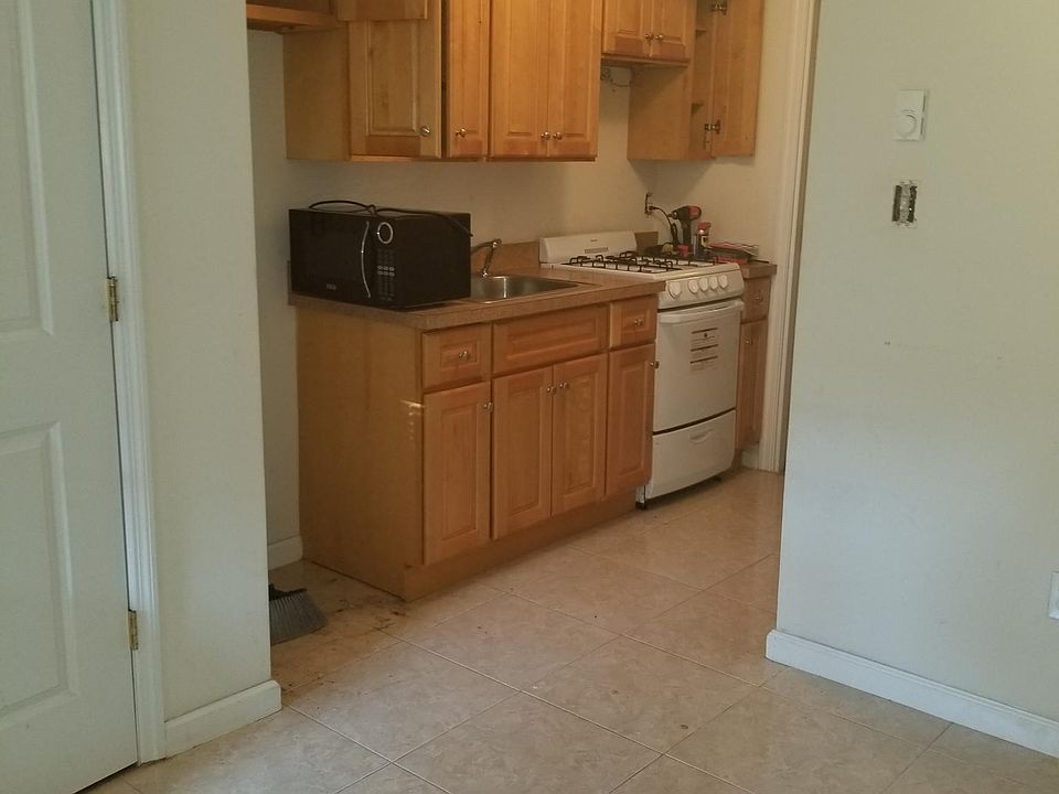 1st image of 61 Plumtree Ln