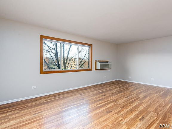 2nd image of 918 N Pioneer Rd #2E